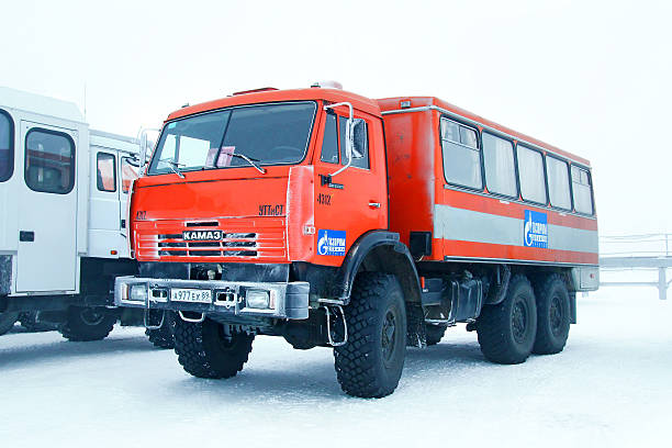 kamaz 43114 - snow car winter road photos et images de collection