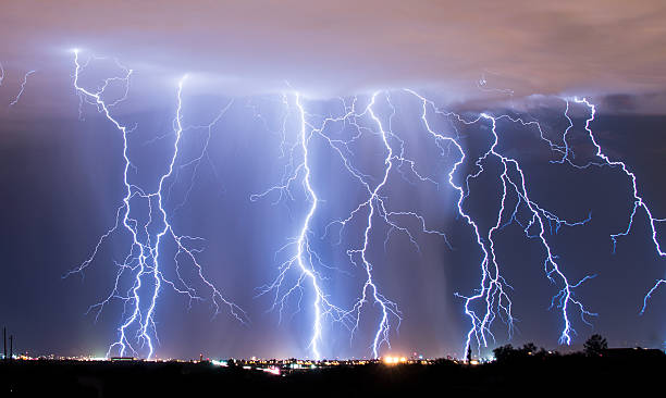raining down - lightning thunderstorm city storm stock-fotos und bilder