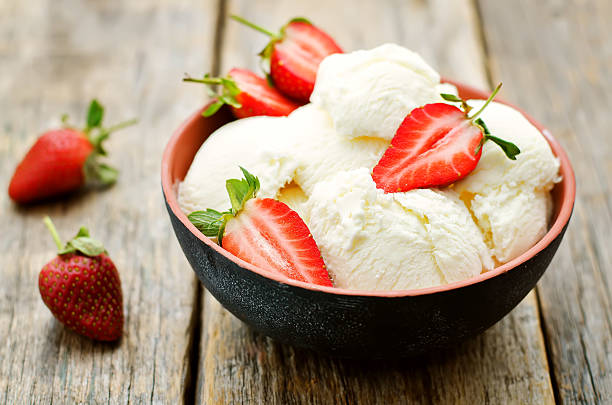 バニラアイスクリーム、ストロベリー - vanilla ice cream ice ice cream organic ストックフォトと画像