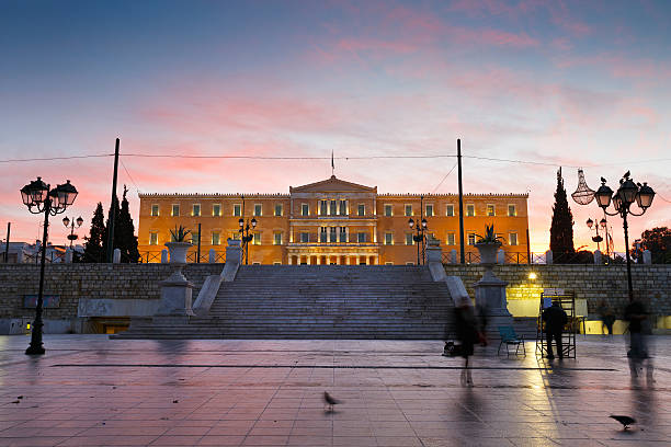 praça syntagma, de atenas. - syntagma square - fotografias e filmes do acervo