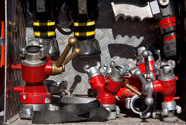 gasić pożary maszyna hydraulika narzędzi wóz strażacki - auxiliary fire service zdjęcia i obrazy z banku zdjęć