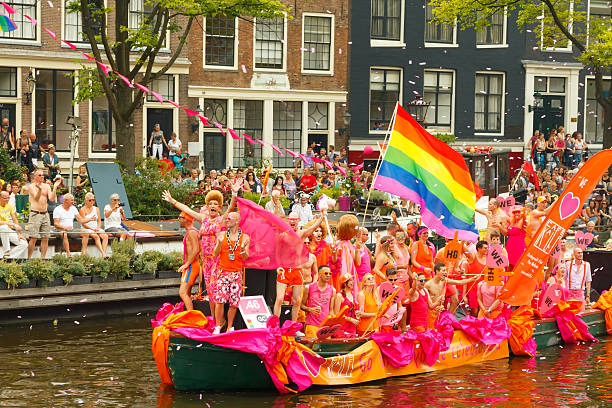 amsterdamer gay pride 2014 geschlossen. - city amsterdam urban scene gay parade stock-fotos und bilder