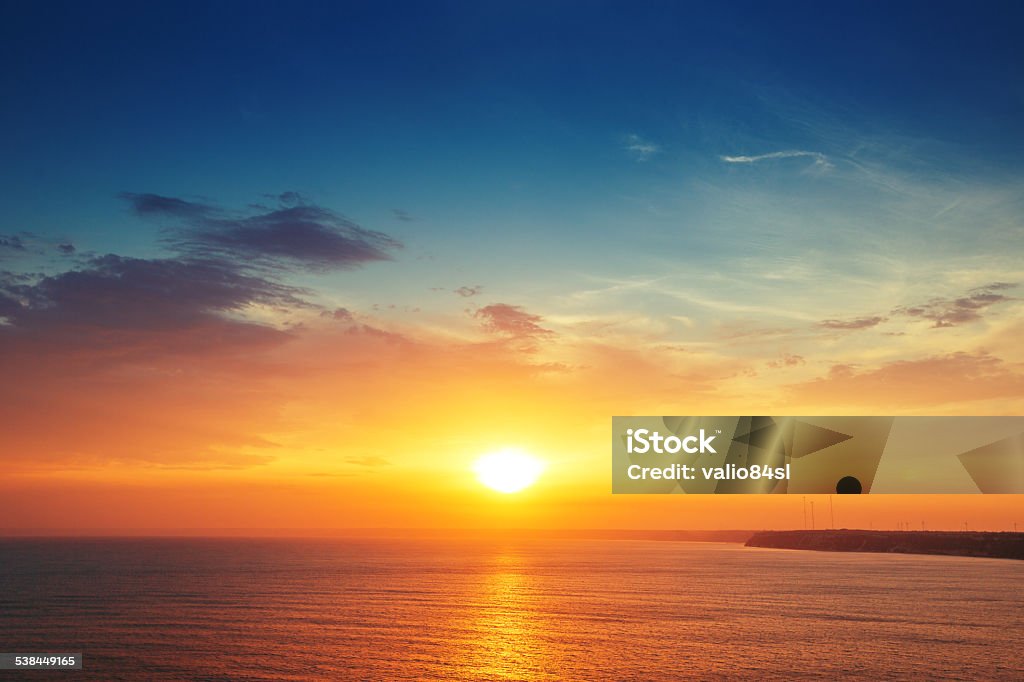 Bellissimo Panorama di nuvole sopra il mare tramonto colpo - Foto stock royalty-free di Tramonto