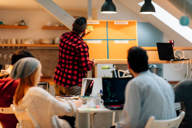 Présentation d'affaires dans le bureau à domicile. - Photo