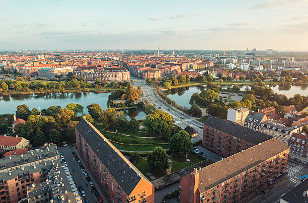 panoramablick vom zentrum von kopenhagen in richtung amager, dänemark - kopenhagen stock-fotos und bilder