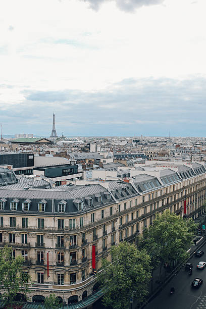 istock Parisian apartment buildings 538459728