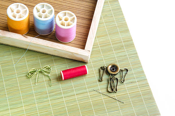 bordado embroider estojo de ferramenta - sewing tailor thread sewing kit imagens e fotografias de stock