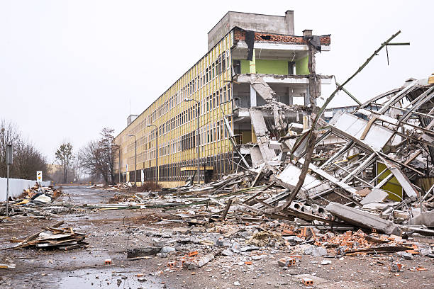 선으로나 공장 건물 폭파 - bombing city earthquake disaster 뉴스 사진 이미지