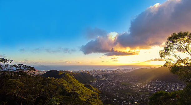 istock Waahila ridge trail in Honolulu, Hawaii 538484260