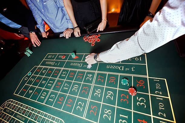 istock Hand put a bet on the roulette 538484416