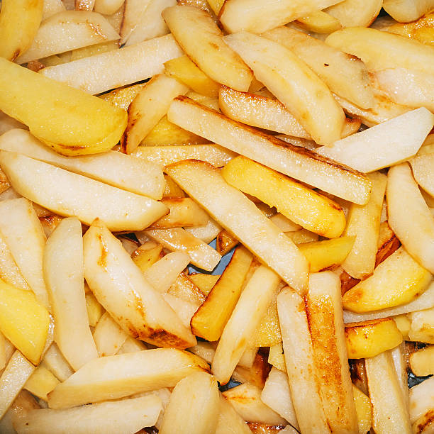 pommes frites hintergrund, nahaufnahme schuss - unhealthy eating flash stock-fotos und bilder