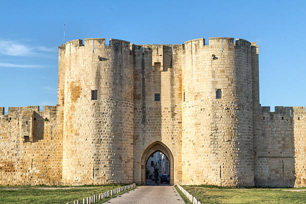 古代の壁のエーグモルト-カマルグ - brick european culture facade famous place ストックフォトと画像