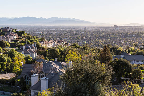 san fernando valley in los angeles - city of los angeles los angeles county southern california san gabriel mountains stock-fotos und bilder