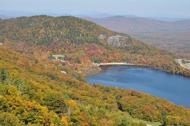 istock Echo Lake in New Hampshire, USA 538527761