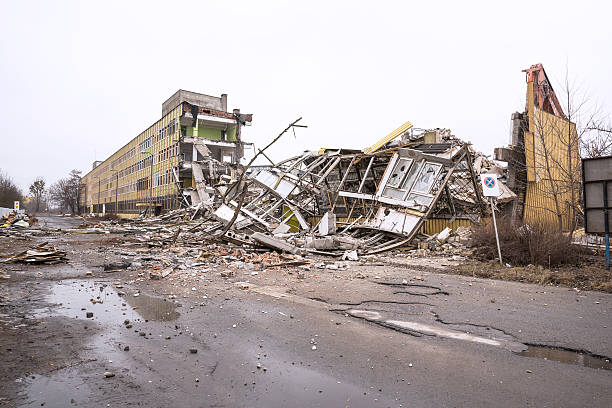 선으로나 공장 건물 폭파 - bombing city earthquake disaster 뉴스 사진 이미지