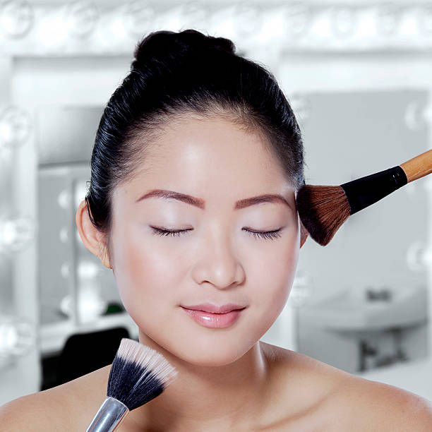 istock Chinese girl apply makeup brushes 538532975