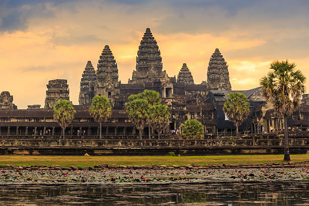 amanecer en ankor wat, siem reap, camboya - ankor fotografías e imágenes de stock