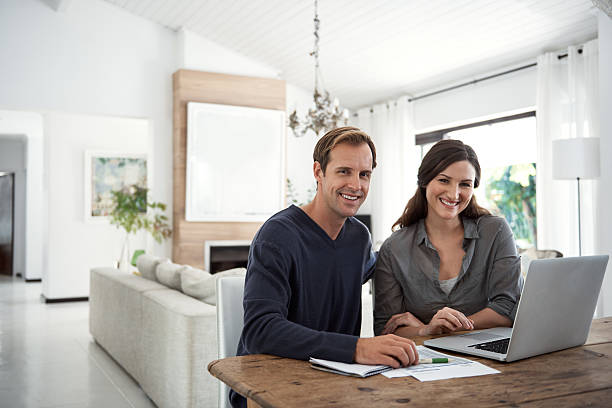 istock We pay all of our bills online 538568202