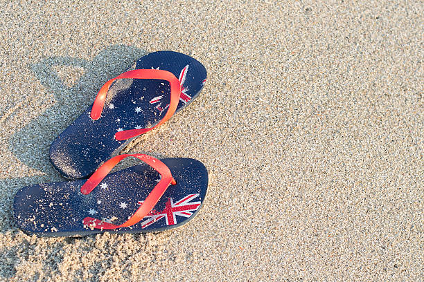 infradito in spiaggia - outback australia australian culture land foto e immagini stock