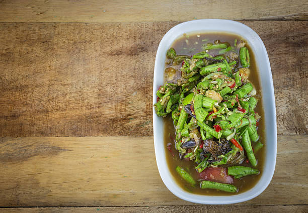 ensalada picante frijol yardlong - nuoc fotografías e imágenes de stock