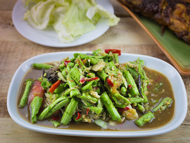 insalata piccante di fagioli yardlong - nuoc foto e immagini stock