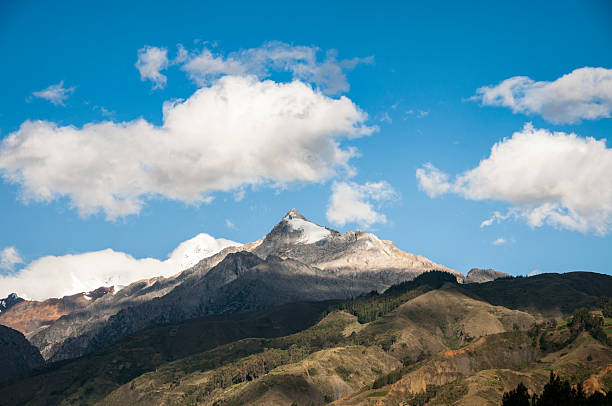 the kordyliera biała pasmo górskie w andach, peru - mountain peru cordillera blanca mountain range zdjęcia i obrazy z banku zdjęć