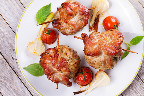 istock Pork rolls with cherry tomatoes and garlic 538605010