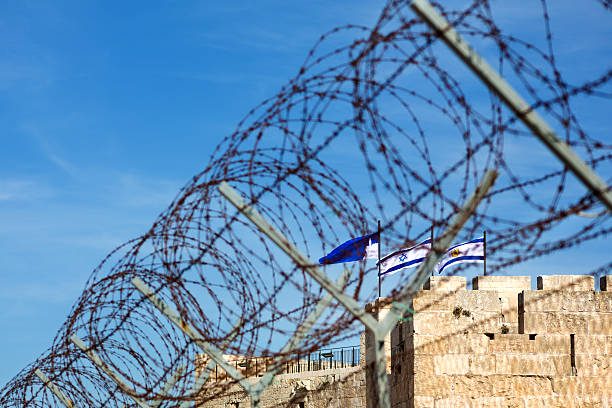 istock Israeli flag and Razor wire 538623717