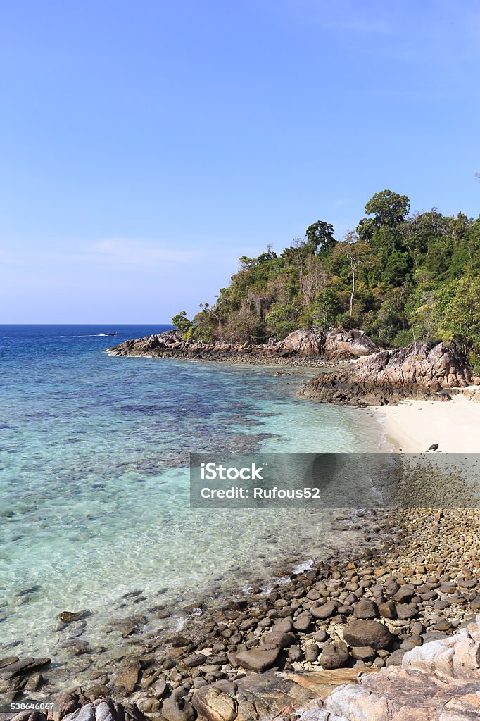 Foto de Ilha No Maravilhoso Céu Muito Bom Dia Ensolarado e mais fotos de  stock de 2015 - 2015, Areia, Azul - iStock