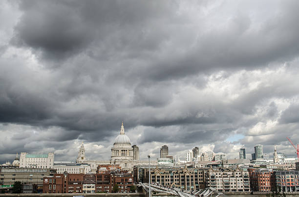 istock Dramatic cityscape of London 538646373