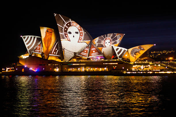 vivid sydney - bay sydney australia opera house australia imagens e fotografias de stock