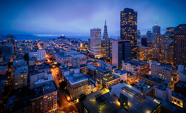 вид с воздуха на сан-франциско скайлайн ночью - san francisco county san francisco bay area skyline night стоковые фото и изображения