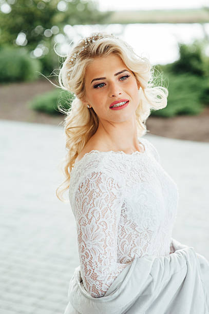 istock Beautiful young bride in luxury wedding dress 538671222