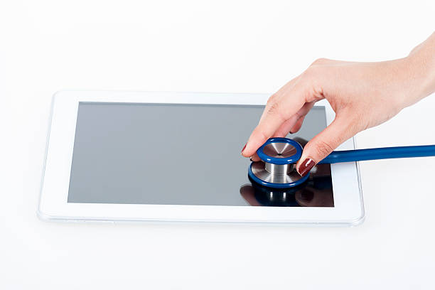 istock Smartphone repair with stethoscope 538675306