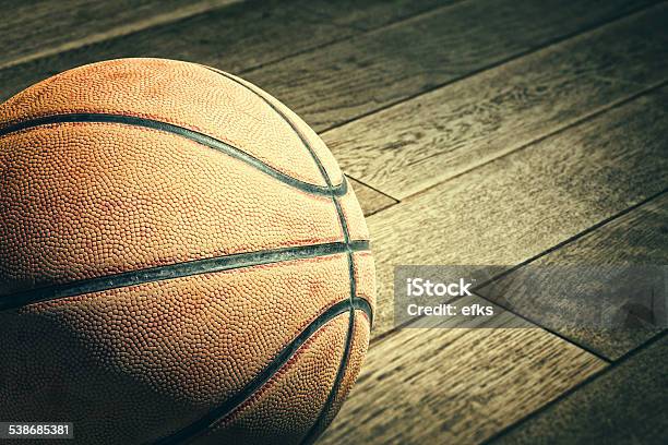 Basketball Auf Den Boden Stockfoto und mehr Bilder von 2015 - 2015, Aktivitäten und Sport, Ausrüstung und Geräte