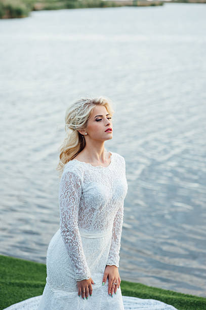 istock Beautiful young bride in luxury wedding dress 538686372