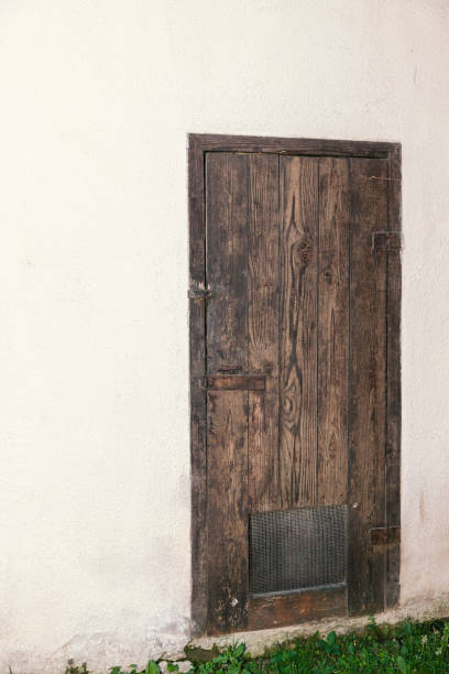 istock old wooden door 538686950