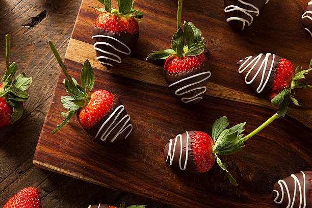 Homemade Chocolate Dipped Strawberries Homemade Chocolate Dipped Strawberries Ready to Eat chocolate covered strawberries stock pictures, royalty-free photos & images