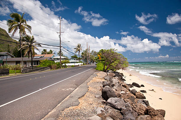 un clima bellissimo al north shore beach road - north shore foto e immagini stock