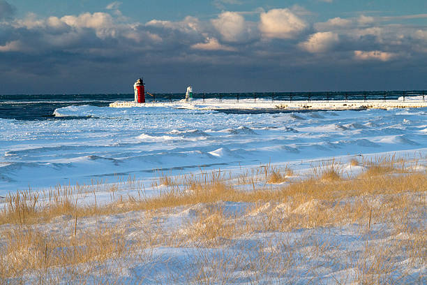 istock Lighthouse in Michigan Winter 538703351