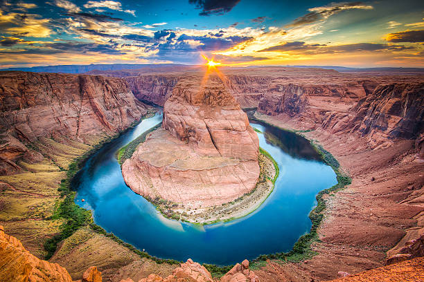 das horseshoe bend canyon, arizona landschaftspanorama - panoramic canyon arizona scenics stock-fotos und bilder