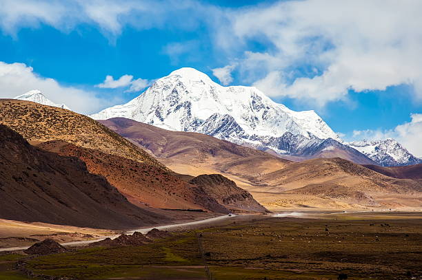 istock Tibetan plateau scene-Mt.Qungmogangze 538752923