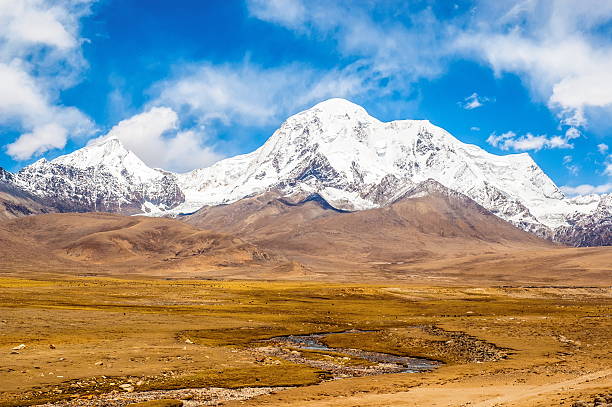 istock Tibetan plateau scene-Mt.Qungmogangze 538752925