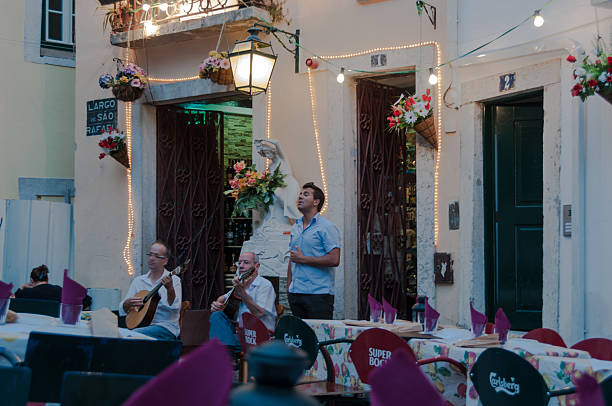 cantando de fado - nightclub singer - fotografias e filmes do acervo