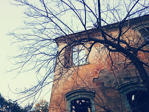 istock Detail Of Abandoned House 538772513