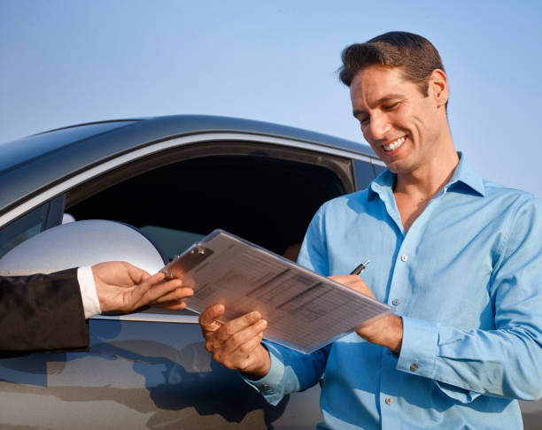 istock Man sings the rental car form 538777886