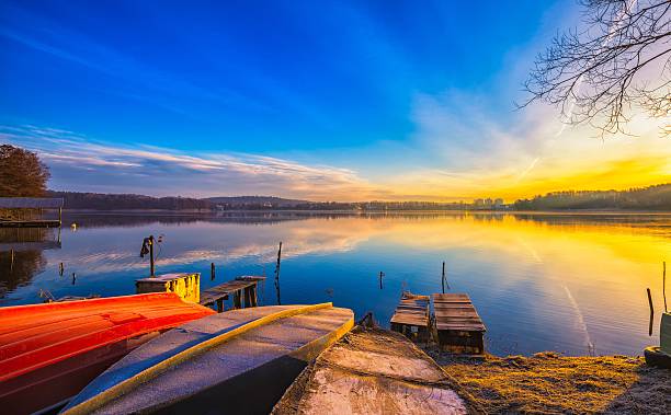 istock Beautiful and colorful lake landscape 538797660