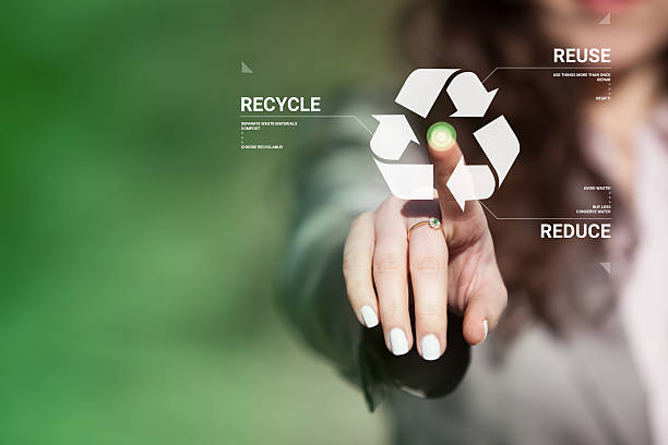 conciencia del reciclaje. - recycling recycling symbol environmentalist people fotografías e imágenes de stock