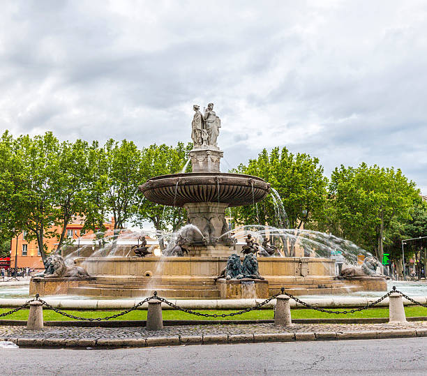 istock Rotunda Fountain in Aix en Provence 538802430
