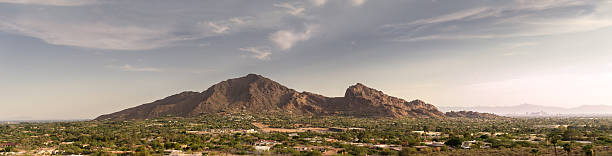 imagem paisagística de phoenix, az, camelback mountain - phoenix arizona skyline desert - fotografias e filmes do acervo
